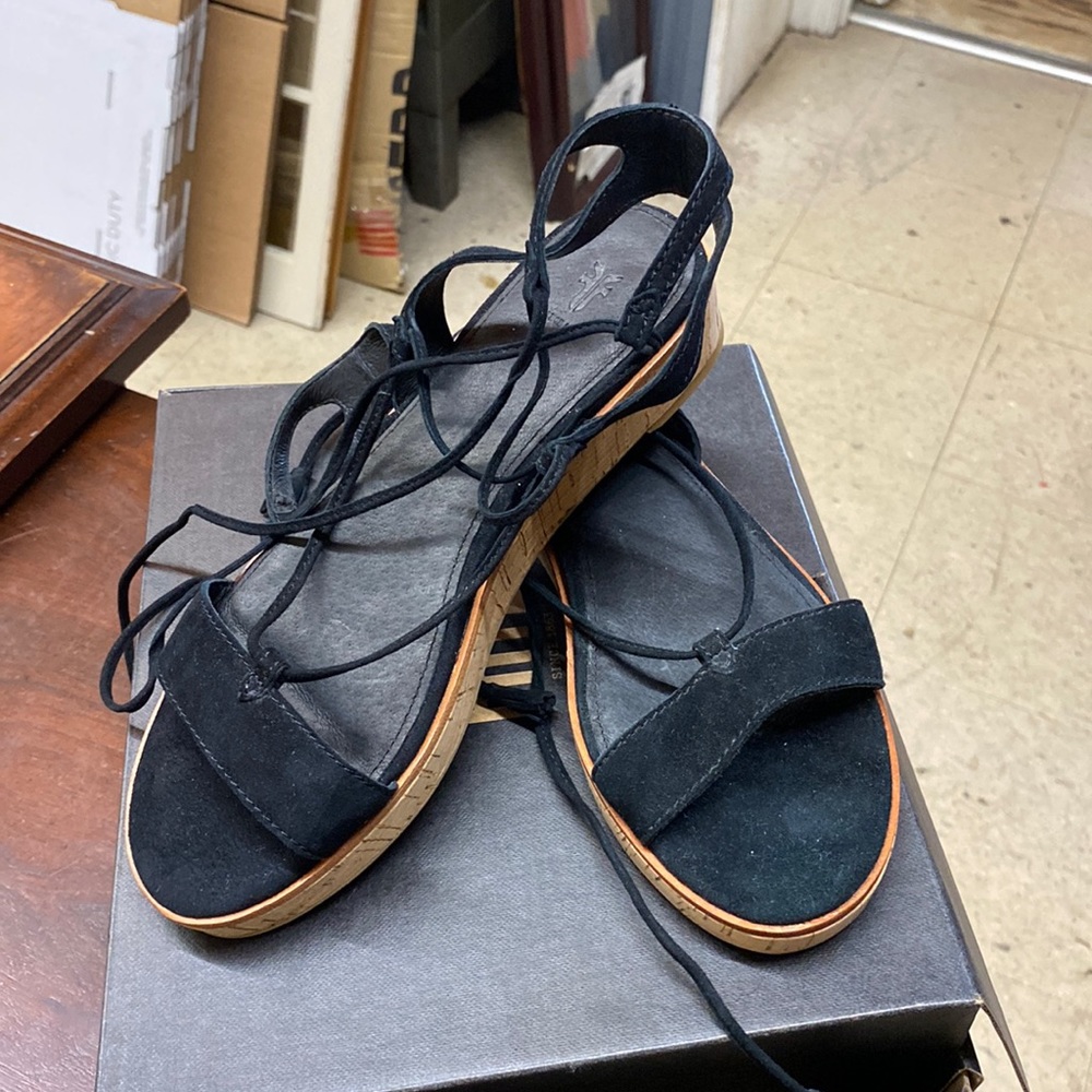 FRYE BRAND NEW GLADIATOR SANDALS SIZE 7